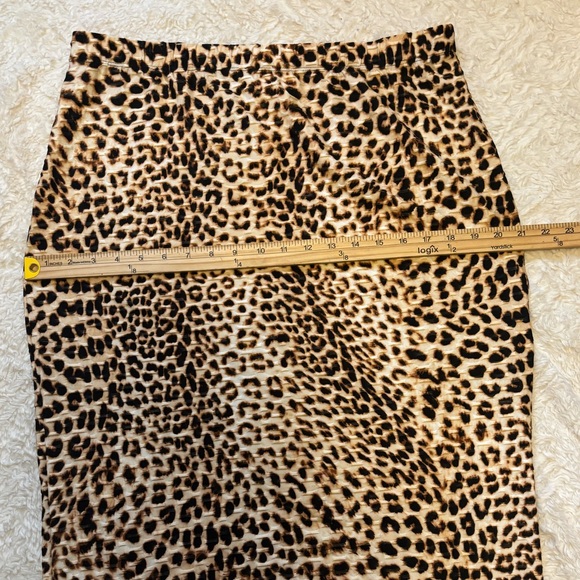 New, Animal Print, Waffle Knit Pencil Skirt Women’s sz Large. - Picture 5 of 6